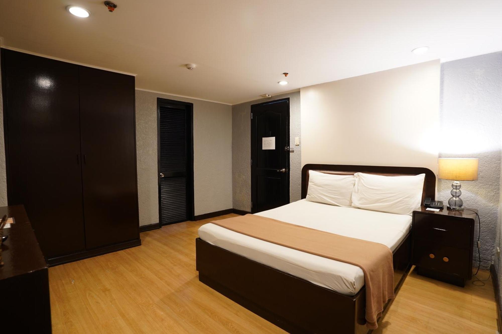 Arzo Hotel Манила Экстерьер фото